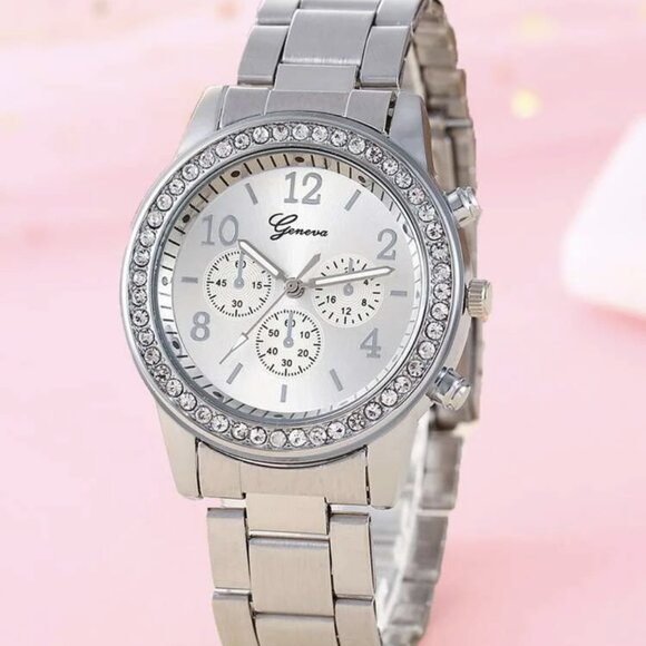 Stainless Steel Silver Watch Geneva Quartz Round Face Rhinestone Women NWT - Picture 3 of 3